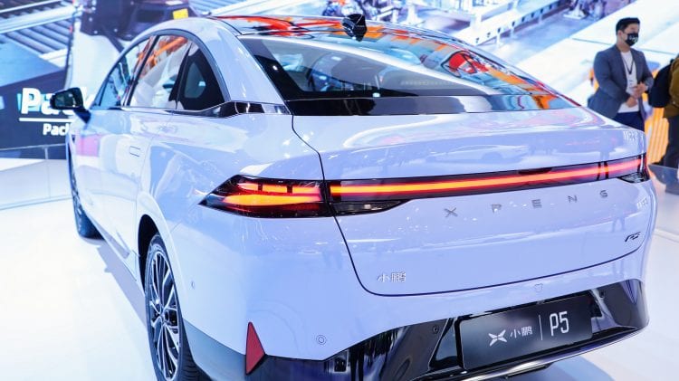 Nowy model XPeng EV P5 będzie można zobaczyć na salonie samochodowym, przed jego przedsprzedażą.